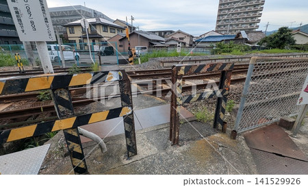 位於居民區的三級鐵路道口。 141529926