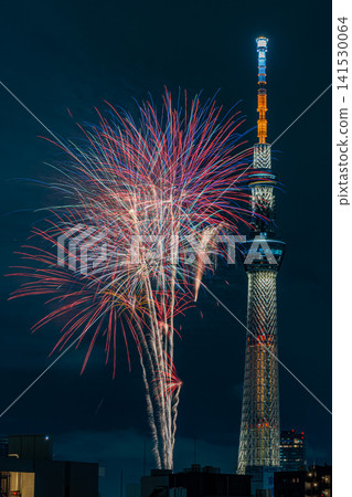 東京市中心:隅田川煙火大會和東京晴空塔-日本風光 東京市中心:隅田川煙火大會和東京晴空塔-日本風光 141530064