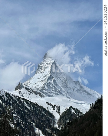 [Switzerland] The snow-covered Matterhorn stands out against the blue sky. 141530224