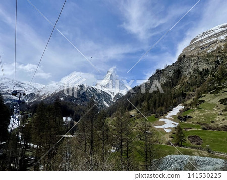 [Switzerland] The Matterhorn and the lush green scenery of the Alps 141530225