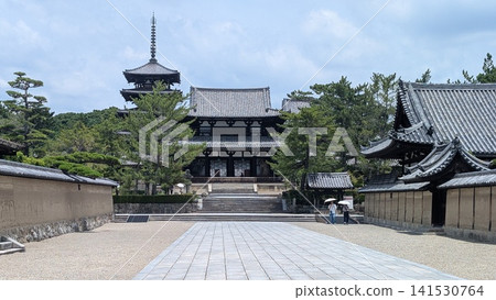 從法隆寺院內可以看到正門和五重塔。 141530764