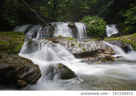 Eryuta Falls (Futamigataki Falls) 141530913