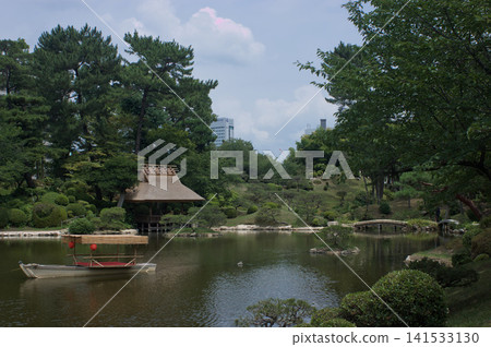 Pond, tea house and a japanese traditional boat in a park. 141533130