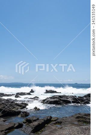 Rough waves crashing against the rocks of Jogashima Island on the Miura Peninsula, creating a sea spray. Rough waves crashing against the rocks of Jogashima Island on the Miura Peninsula, creating a sea spray. 141535149