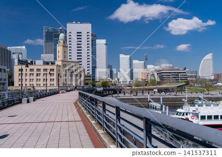 Cityscape of the Yokohama Bay Area with a view of the Queen's Tower Cityscape of the Yokohama Bay Area with a view of the Queen's Tower 141537311