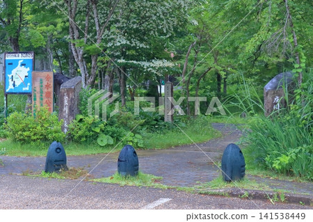 長良川與莊川的分水嶺;日野高原;分水嶺處的清澈水源(岐阜縣郡上市) 長良川與莊川的分水嶺;日野高原;分水嶺處的清澈水源(岐阜縣郡上市) 141538449