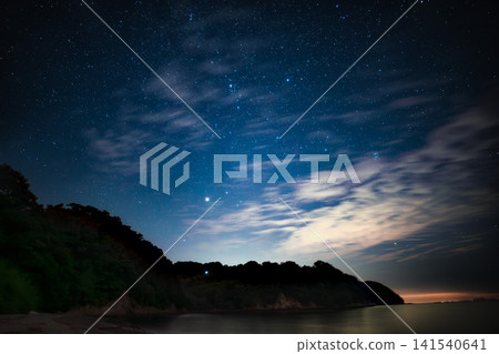 A dazzling starry sky watches over the tranquil coastline. A dazzling starry sky watches over the tranquil coastline. 141540641