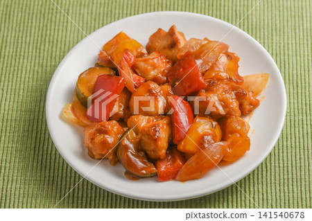 Refreshing sweet and sour chicken 141540678