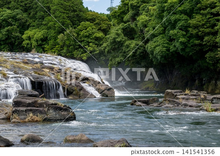 A spectacular view of Yokotaki, which has abundant water flowing downstream of the Kikuchi Gorge 141541356
