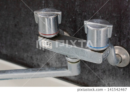 Water faucet Water faucet 141542467