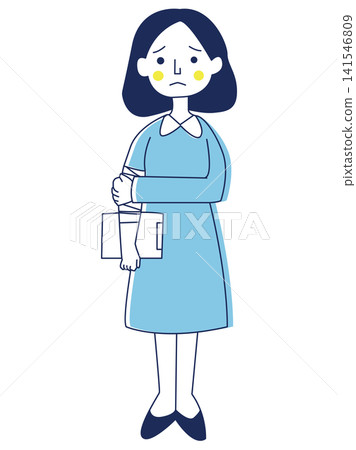 A woman goes to the hospital for her first consultation after being injured. 141546809