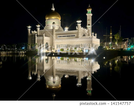 A photogenic mosque in Brunei (Old Mosque) A photogenic mosque in Brunei (Old Mosque) 141547757