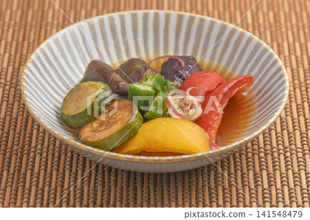 夏季蔬菜菜浸泡 夏季蔬菜菜浸泡 141548479