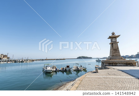 The iconic stone lantern of Tomonoura and the townscape of Tomonoura, Fukuyama City, Hiroshima Prefecture. The iconic stone lantern of Tomonoura and the townscape of Tomonoura, Fukuyama City, Hiroshima Prefecture. 141548942