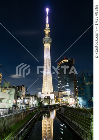 Night view of the Tokyo Skytree, which is the primary television and radio broadcast site in the Kanto region and is the tallest tower in Japan. 141549868