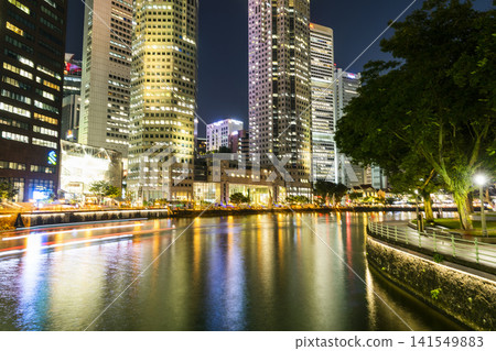 Night view of the Financial District skyscrapers along the Singapore River.  141549883