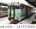 A KiHa 40 diesel train stopped at Furano Station. 141553666