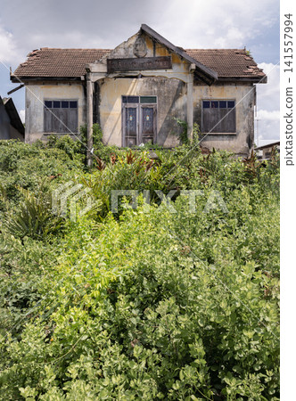 An abandoned historic building of the Tasanadhamma Wittaya School sits derelict in the Tha Chalom subdistrict of Mueang Samut Sakhon District, Samut Sakhon. the vintage edifice of Tasanadhamma Wittaya 141557994