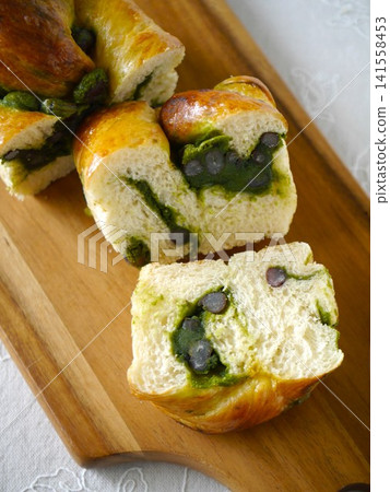 Matcha Kanoko Bread 141558453