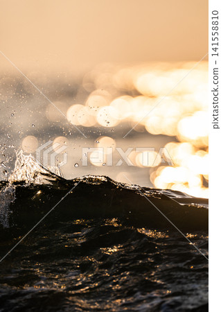 [Natural Scenery] Water sparkling at the shoreline and sunset - Shonai Sea 141558810