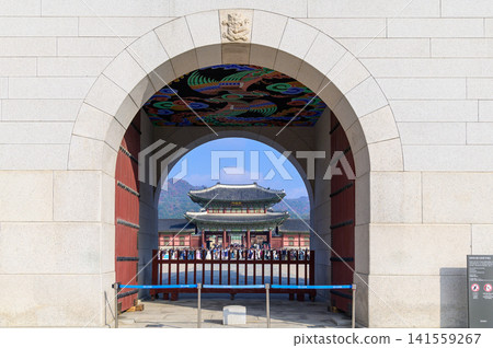 The beautiful scenery of Gyeongbokgung Palace in Seoul The beautiful scenery of Gyeongbokgung Palace in Seoul 141559267