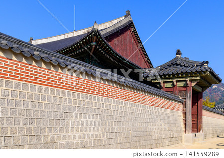 The beautiful scenery of Gyeongbokgung Palace in Seoul The beautiful scenery of Gyeongbokgung Palace in Seoul 141559289