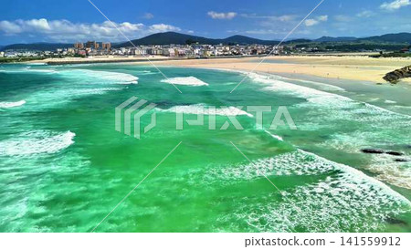 Breathtaking Aerial View of a Stunningly Vibrant Beach with Majestic Ocean Waves Breathtaking Aerial View of a Stunningly Vibrant Beach with Majestic Ocean Waves 141559912