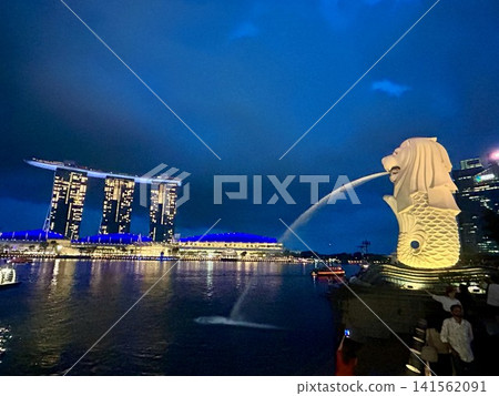 Night view of Marina Bay Sands and the Merlion Night view of Marina Bay Sands and the Merlion 141562091