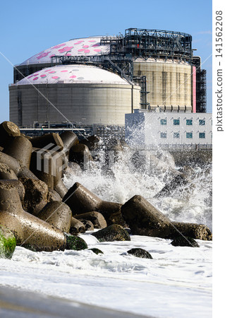 Waves crashing against the shore and LNG tanks: A scene from Hitachi Port. Waves crashing against the shore and LNG tanks: A scene from Hitachi Port. 141562208