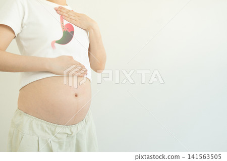 Indigestion and heartburn in pregnancy. Pregnant woman suffering from acid reflux, nausea and bloating due to hormonal changes. Health problems in pregnancy Indigestion and heartburn in pregnancy. Pregnant woman suffering from acid reflux, nausea and bloating due to hormonal changes. Health problems in pregnancy 141563505