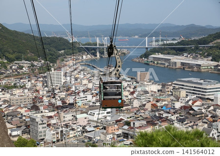 Senkojiyama Ropeway overlooking the Onomichi Strait (Onomichi City, Hiroshima Prefecture) Senkojiyama Ropeway overlooking the Onomichi Strait (Onomichi City, Hiroshima Prefecture) 141564012