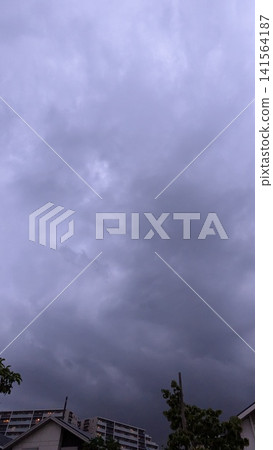 天空和雲彩 天空和雲彩 141564187
