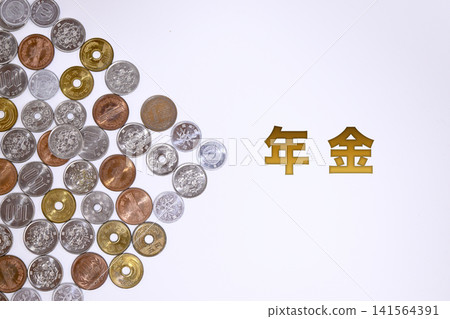 退休金教科書和日元硬幣 退休金教科書和日元硬幣 141564391