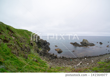 禮文島蘇科頓岬壯麗的海景和懸崖景色 禮文島蘇科頓岬壯麗的海景和懸崖景色 141564977