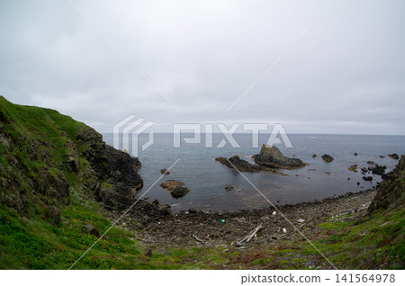 禮文島蘇科頓岬壯麗的海景和懸崖景色 禮文島蘇科頓岬壯麗的海景和懸崖景色 141564978
