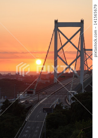 Kanmon Bridge and the setting sun 141565679