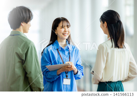 Young business woman in the office Young business woman in the office 141566113