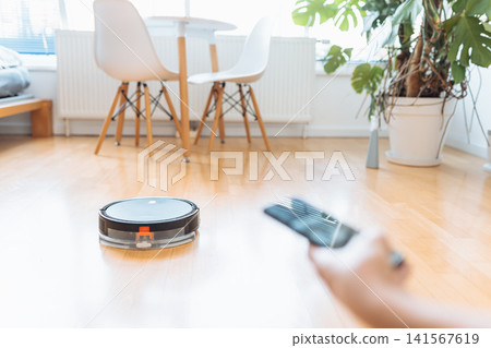 cleaning with robotic technology 141567619
