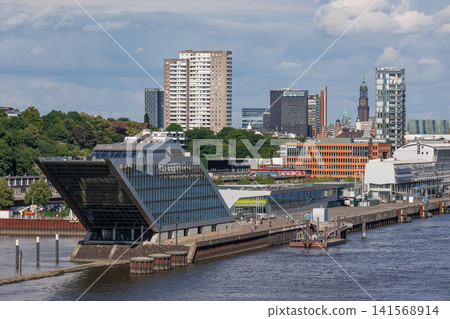 Hamburg city and the elbe river in Germany Hamburg city and the elbe river in Germany 141568914