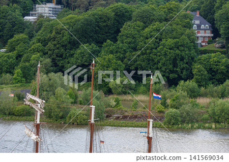 hamburg city and the elbe river hamburg city and the elbe river 141569034