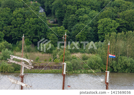 hamburg city and the elbe river hamburg city and the elbe river 141569036