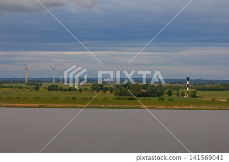 hamburg city and the elbe river 141569041