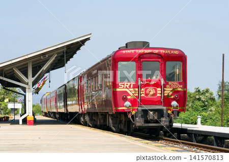 The Thai State Railway's "Royal Blossom" is made up of 14-series passenger cars that were formerly used for the "Hamanasu Express." The Thai State Railway's "Royal Blossom" is made up of 14-series passenger cars that were formerly used for the "Hamanasu Express." 141570813