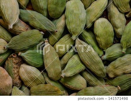 cardamon seeds ideal food and spice background cardamon seeds ideal food and spice background 141571498