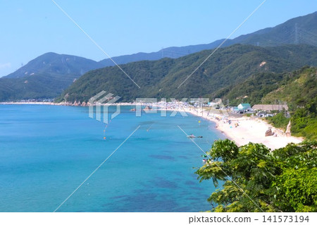 Daiya Beach in Fukui is bustling with activity during the summer holidays. Daiya Beach in Fukui is bustling with activity during the summer holidays. 141573194
