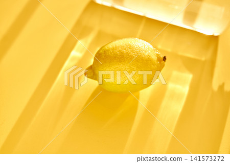 Fresh lemon citrus fruit for healthy drinking water Fresh lemon citrus fruit for healthy drinking water 141573272