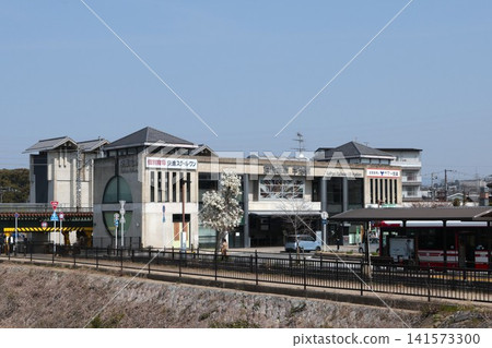Exterior view of Keihan Railway's "Uji Station" building; image of commuters and students. Exterior view of Keihan Railway's "Uji Station" building; image of commuters and students. 141573300