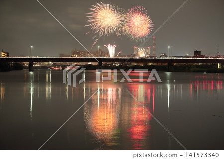 The Kano River Fireworks Festival reflected on the surface of the Kano River The Kano River Fireworks Festival reflected on the surface of the Kano River 141573340