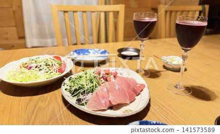 【長野縣信濃町】小木屋晚餐:刺身與沙拉 【長野縣信濃町】小木屋晚餐:刺身與沙拉 141573589