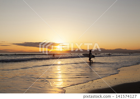 Shonan Kugenuma Beach: Sunset and surfers Shonan Kugenuma Beach: Sunset and surfers 141574127